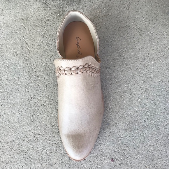 Last 1! Qupid TAUPE SIDE CUT BOOTIE, woven detail - Picture 3 of 4